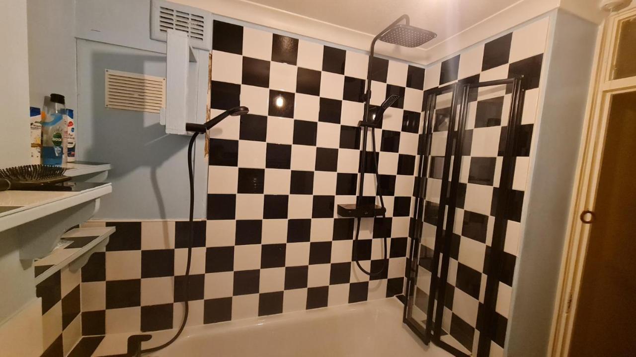 Cheap Kensington Apartment Central Лондон Екстер'єр фото